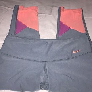 Nike Dri-Fit capris ✅